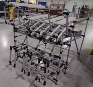 Mesa de trabajo Karakuri con dispensador automático de materiales